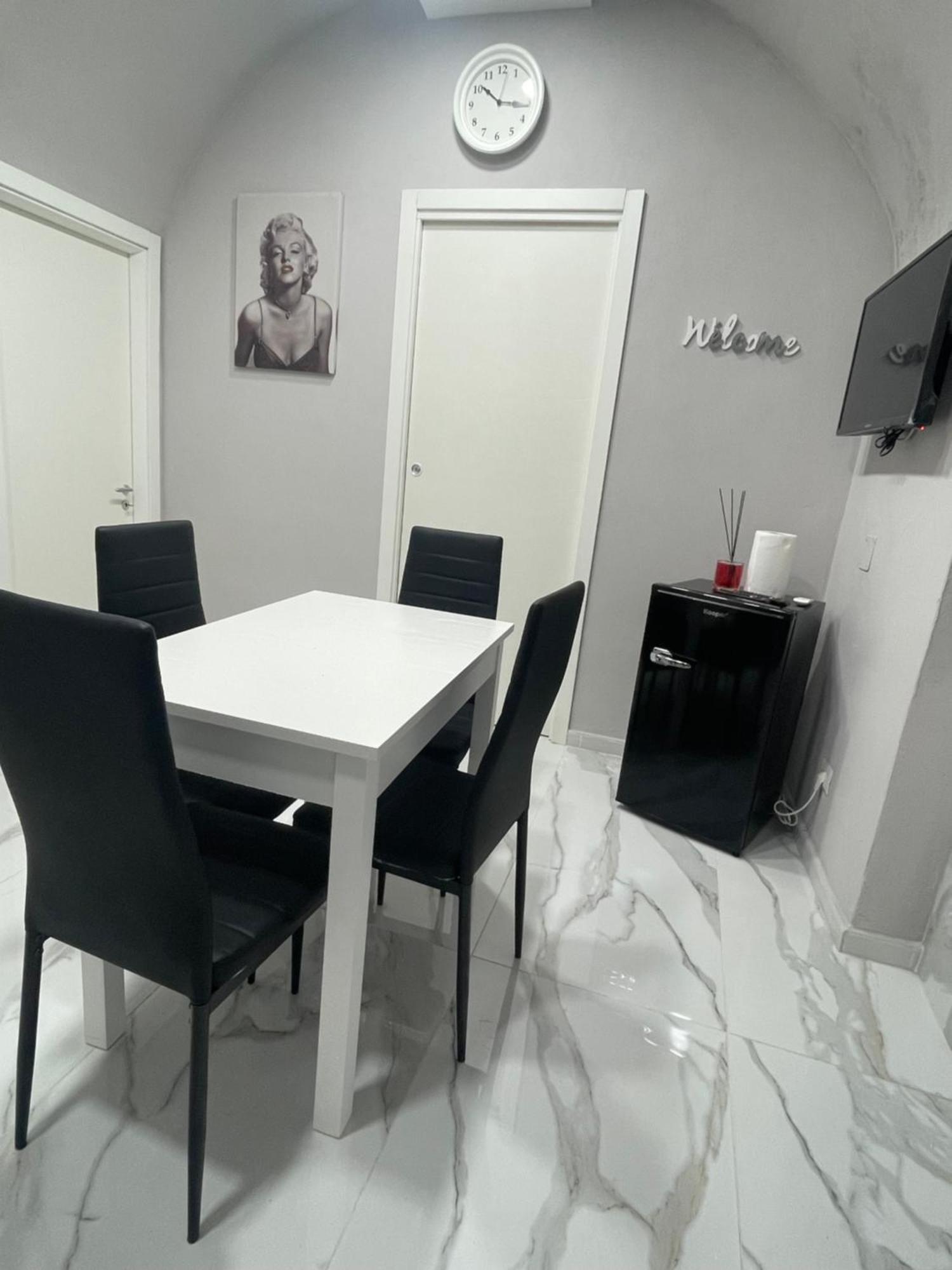 B&B Vittoria Наполи Екстериор снимка